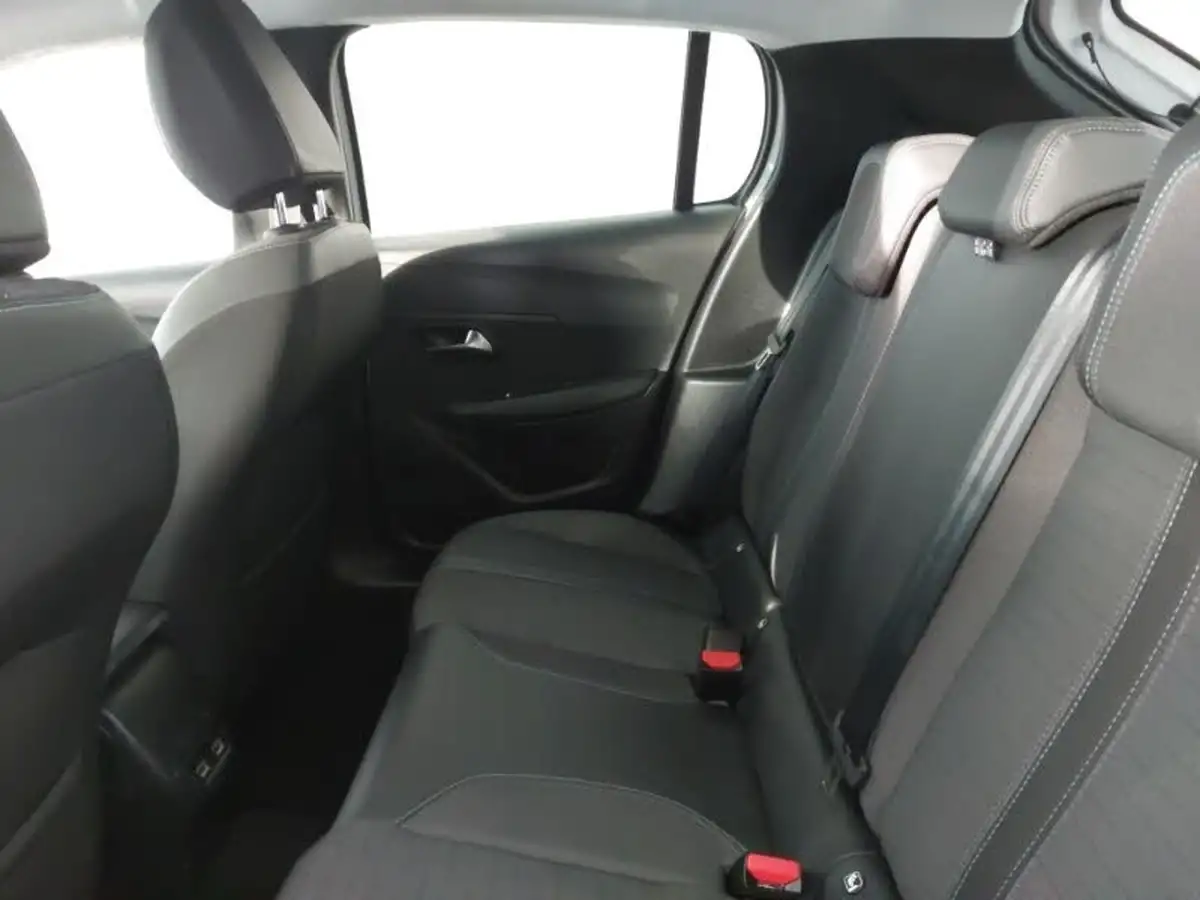 2023-peugeot-208-12-puretech-allure-premium-100ps-big-5