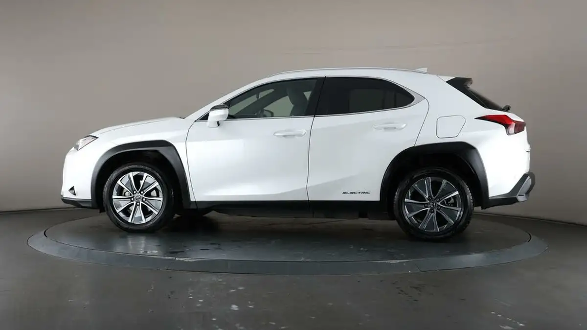 2021-lexus-ux-300e-e-ux-big-32