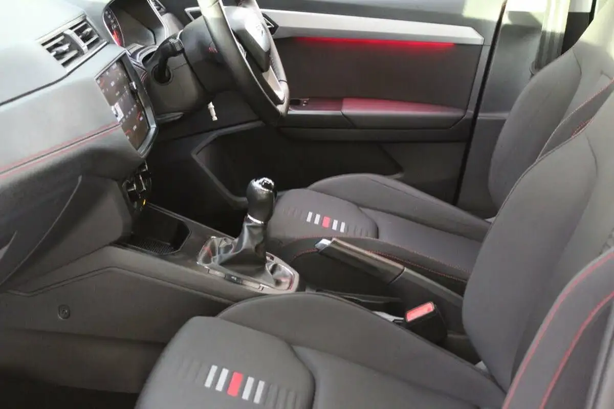 2019-seat-ibiza-10-mpi-fr-big-12