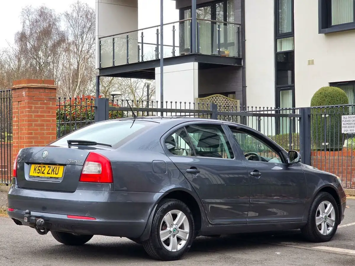 2012-skoda-octavia-14-se-plus-tsi-122bhp-plus-hatchback-big-9