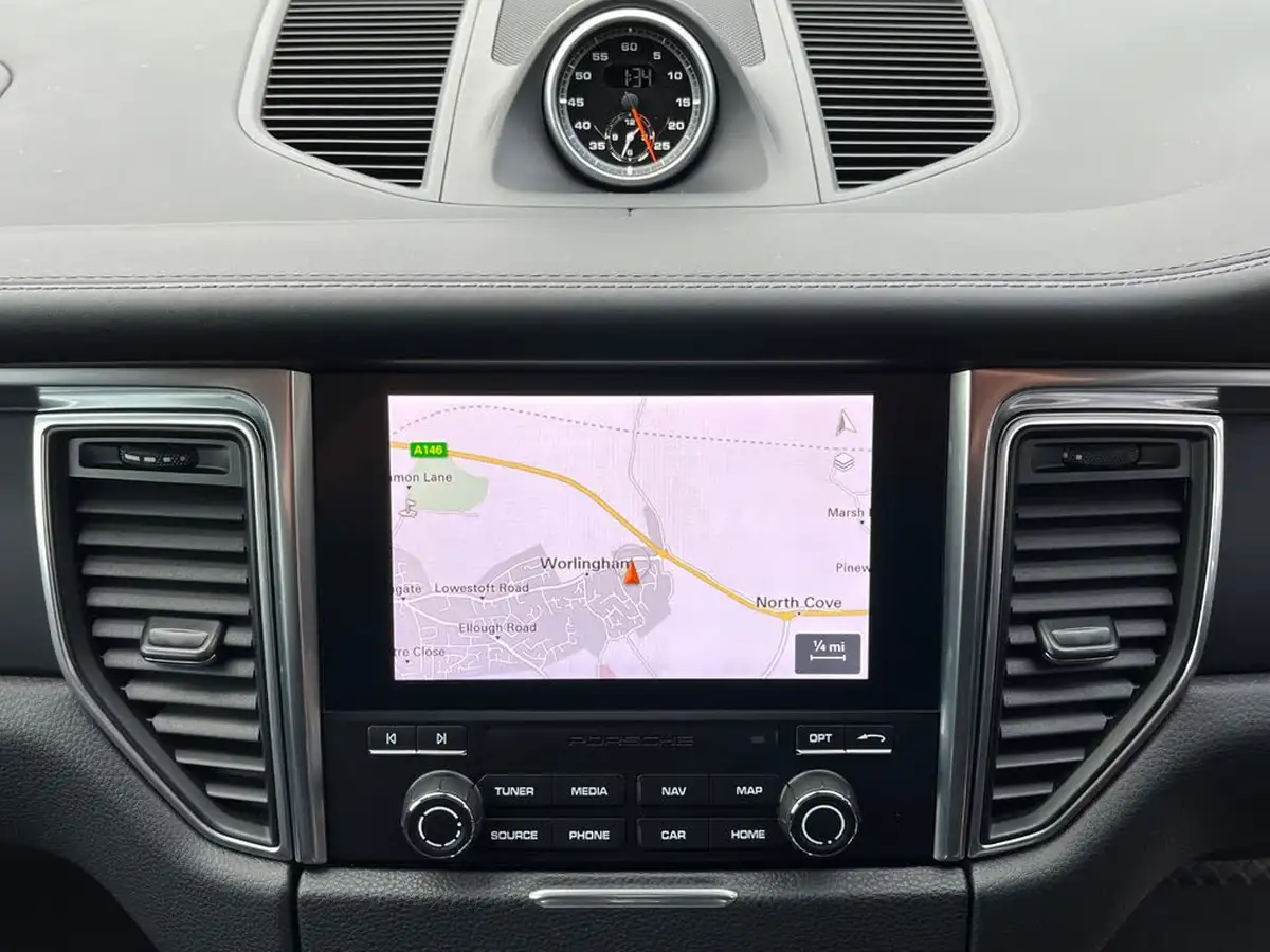 2018-porsche-macan-20-252ps-ss-big-19