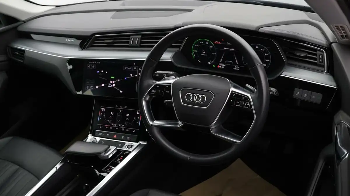 2021-audi-e-tron-50e-technik-station-wagon-big-8
