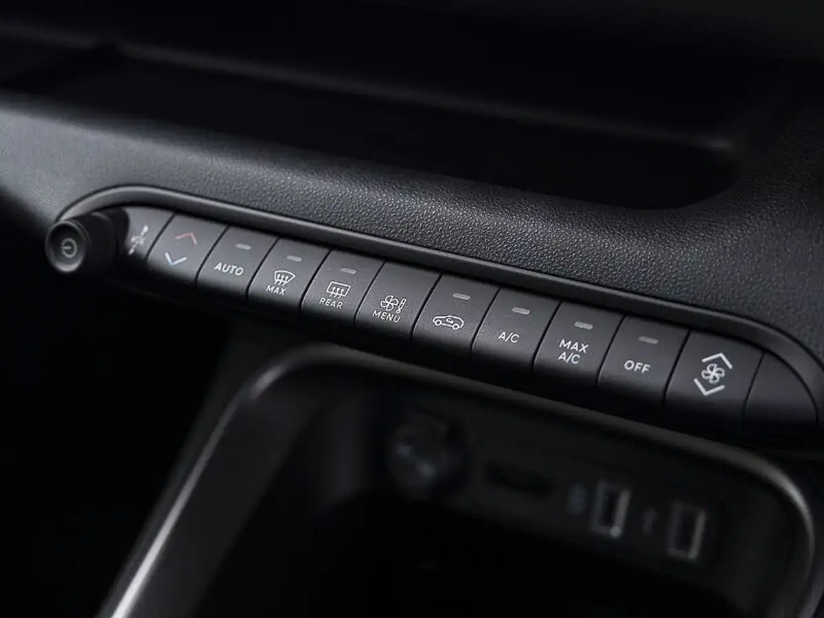 2025-jeep-avenger-12-gse-summit-big-14