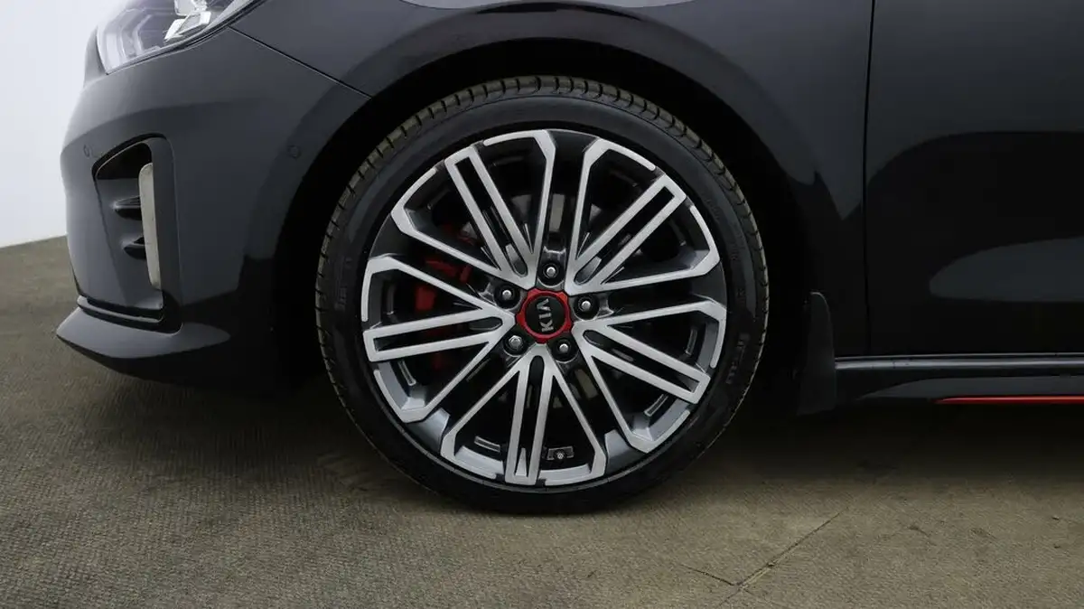 2021-kia-ceed-16-t-gdi-gt-dct-big-17