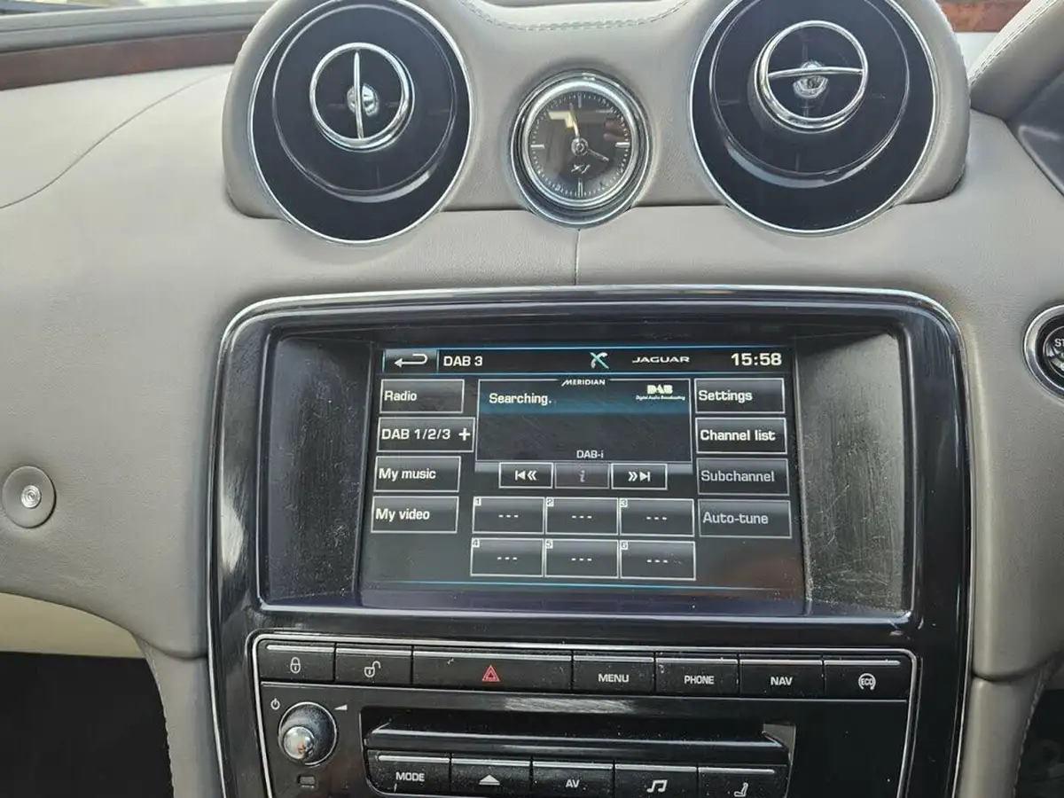 2014-jaguar-xj-series-30td-xj-portfolio-swb-auto-big-19