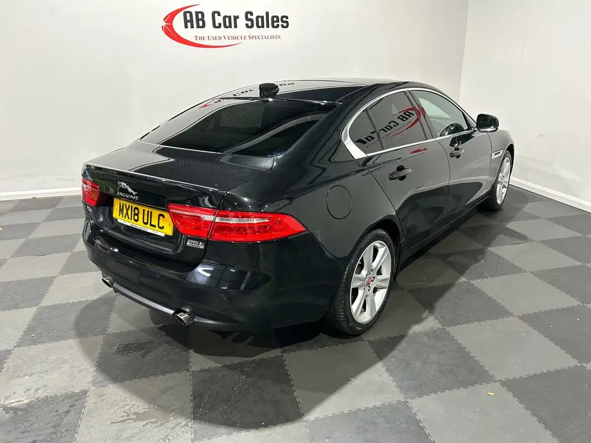 2018-jaguar-xe-20i-portfolio-249ps-1998cc-big-9