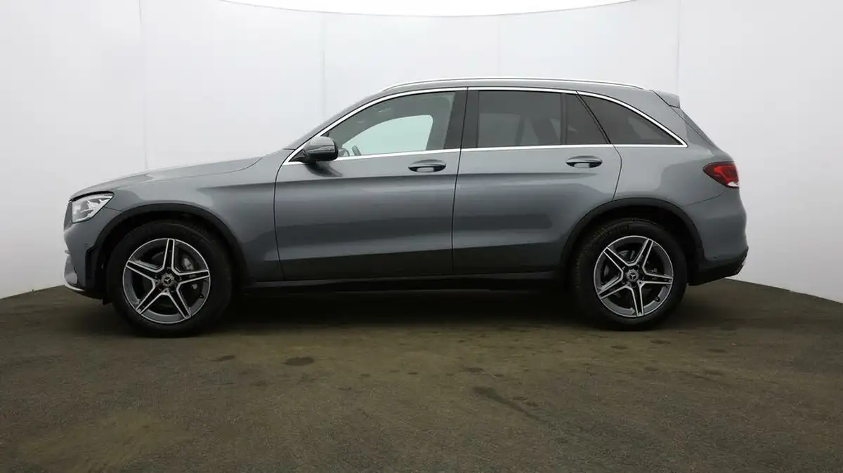 2021-mercedes-benz-glc-class-20d-glc220d-amg-line-station-wagon-5d-1950cc-4matic-plus-big-62