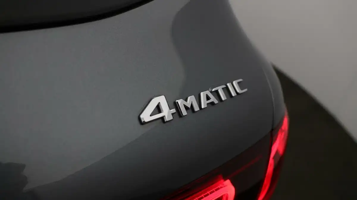 2021-mercedes-benz-glc-class-20d-glc220d-amg-line-station-wagon-5d-1950cc-4matic-plus-big-20