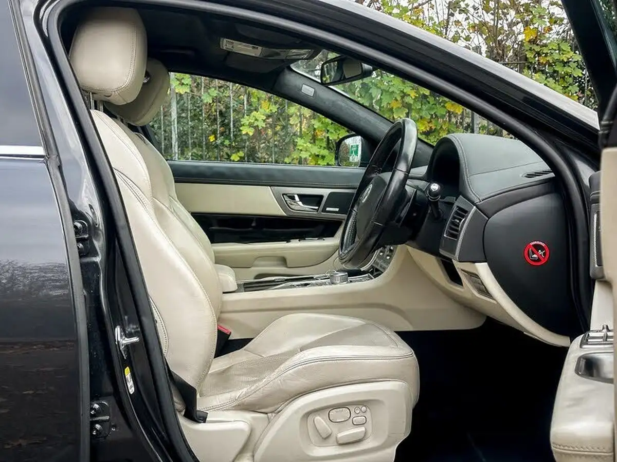 2011-jaguar-xf-50-xfr-big-31