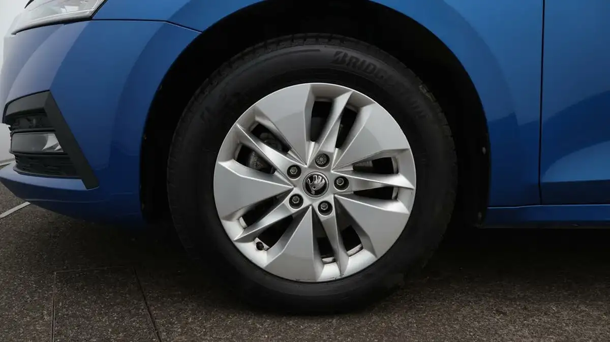 2021-skoda-octavia-big-18