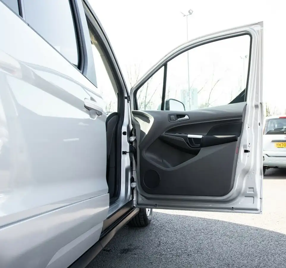 2020-ford-grand-tourneo-connect-15-titanium-big-13