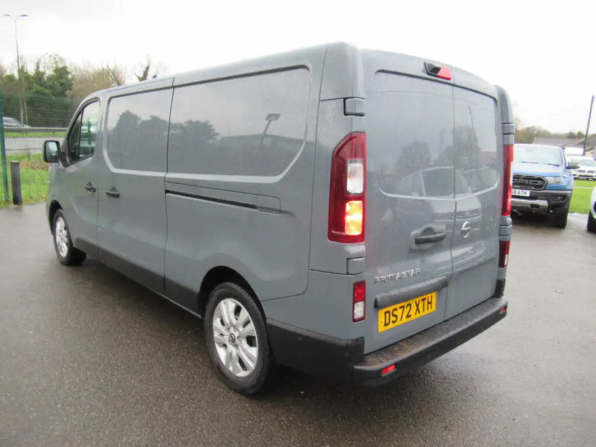 2023-nissan-primastar-20dci-tekna-30-l2h1-150pseu6d-panel-auto-big-6