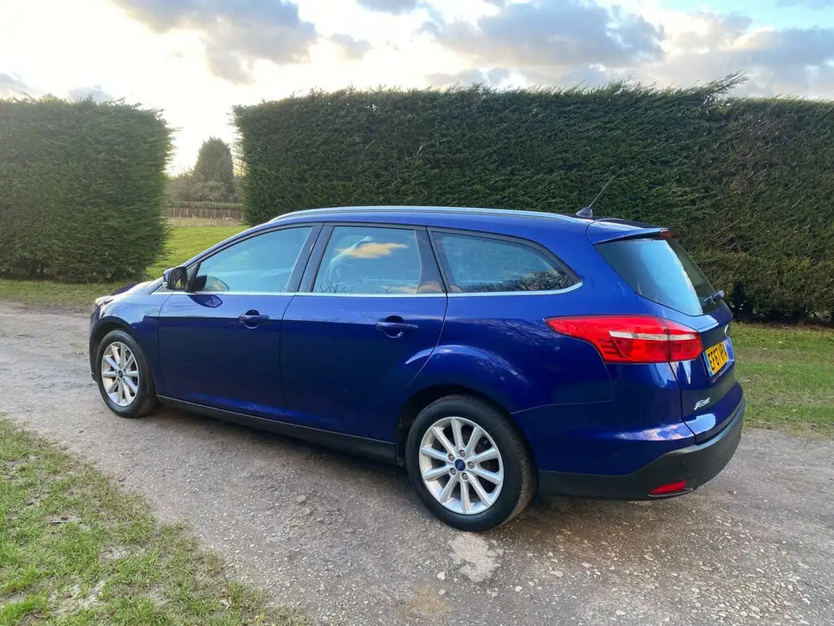 2018-ford-focus-10t-titanium-125ps-estate-big-2