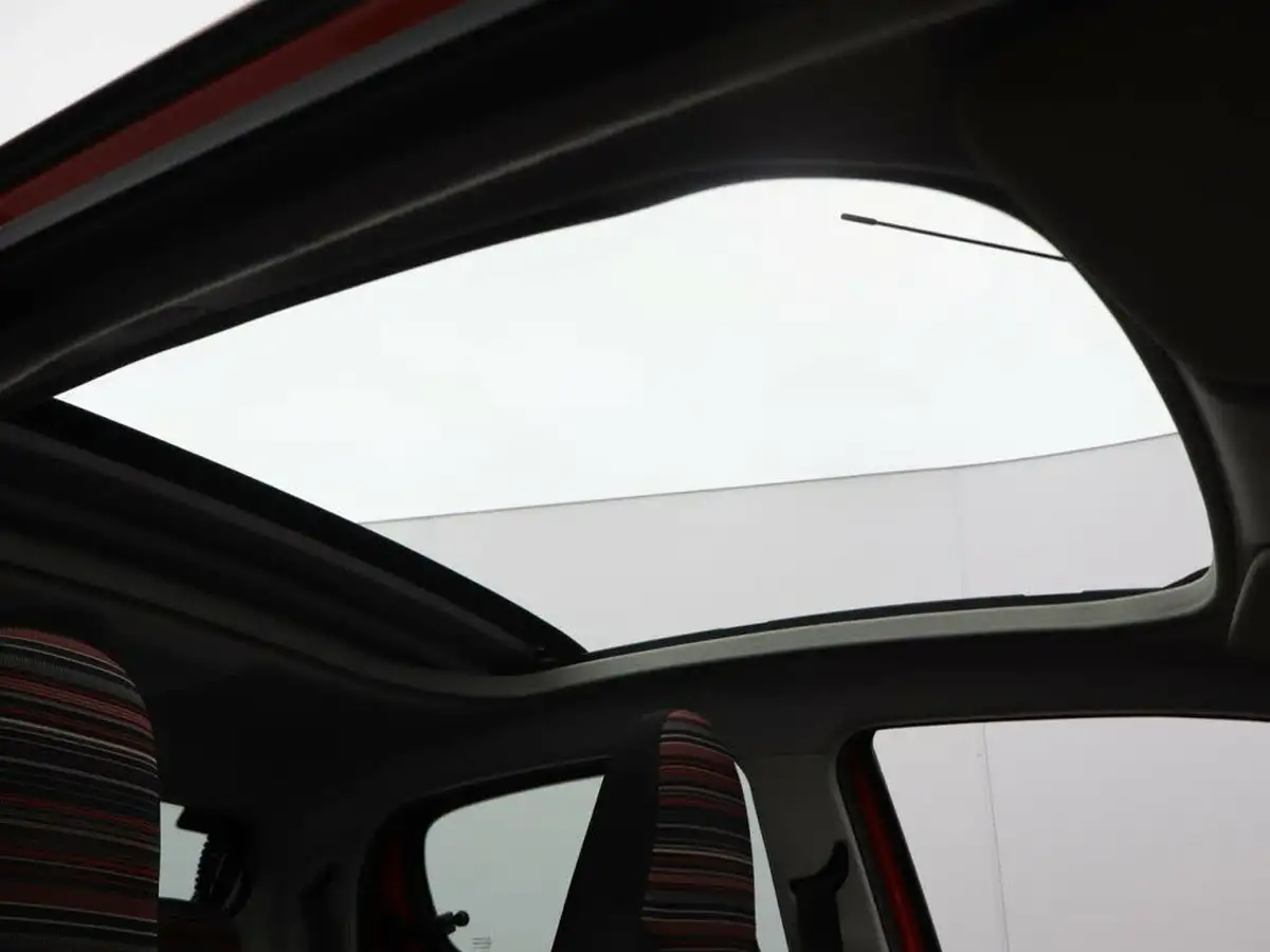 2016-citroen-c1-12-puretech-airscape-feel-big-24
