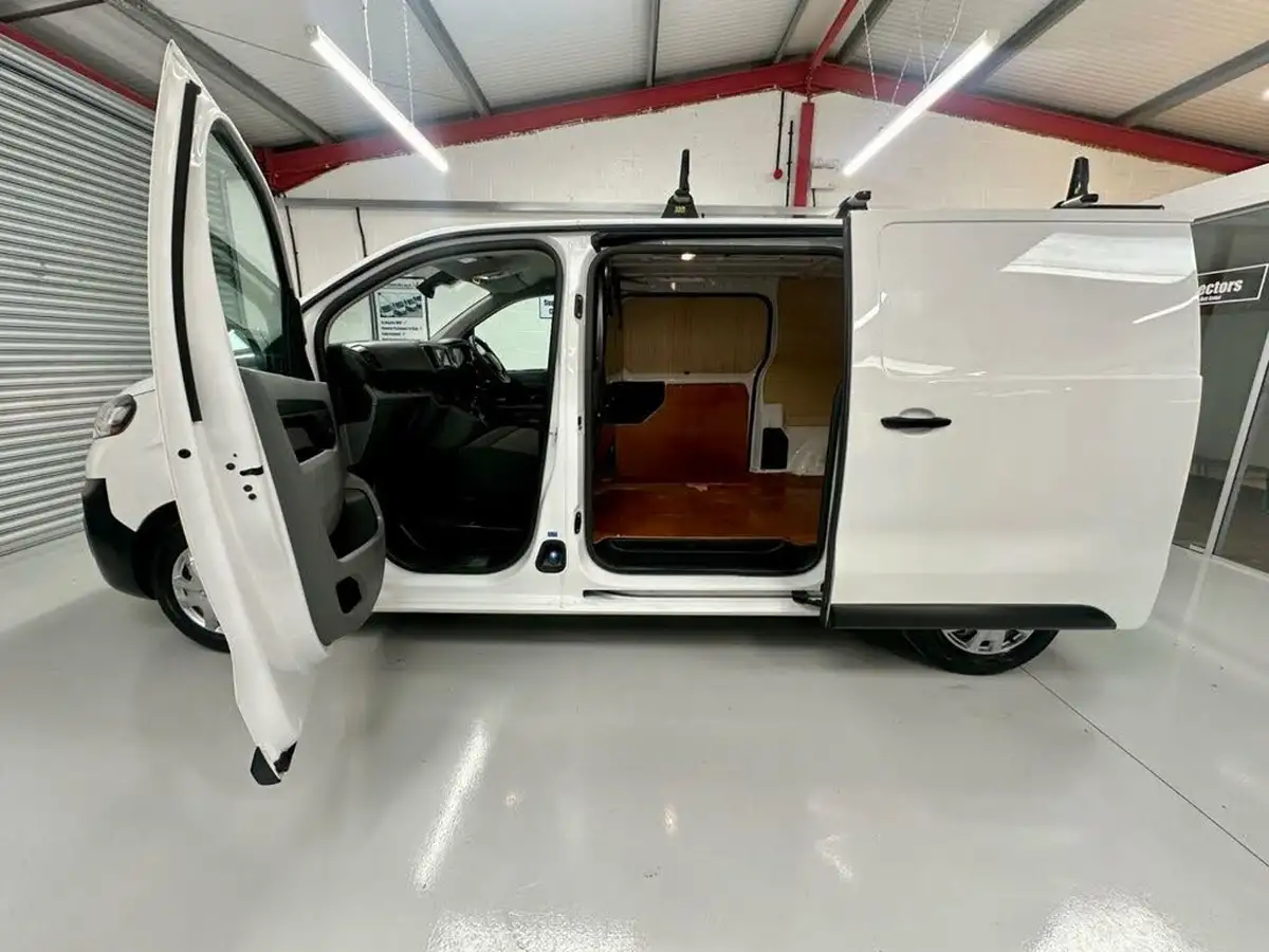 2022-vauxhall-vivaro-15td-2700-l1h1-dynamic-100pseu6d-big-1