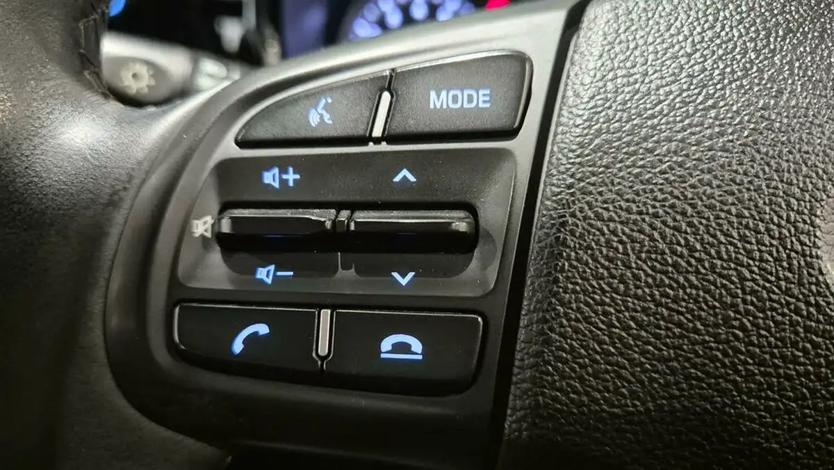 2021-hyundai-i10-12-se-connect-big-75