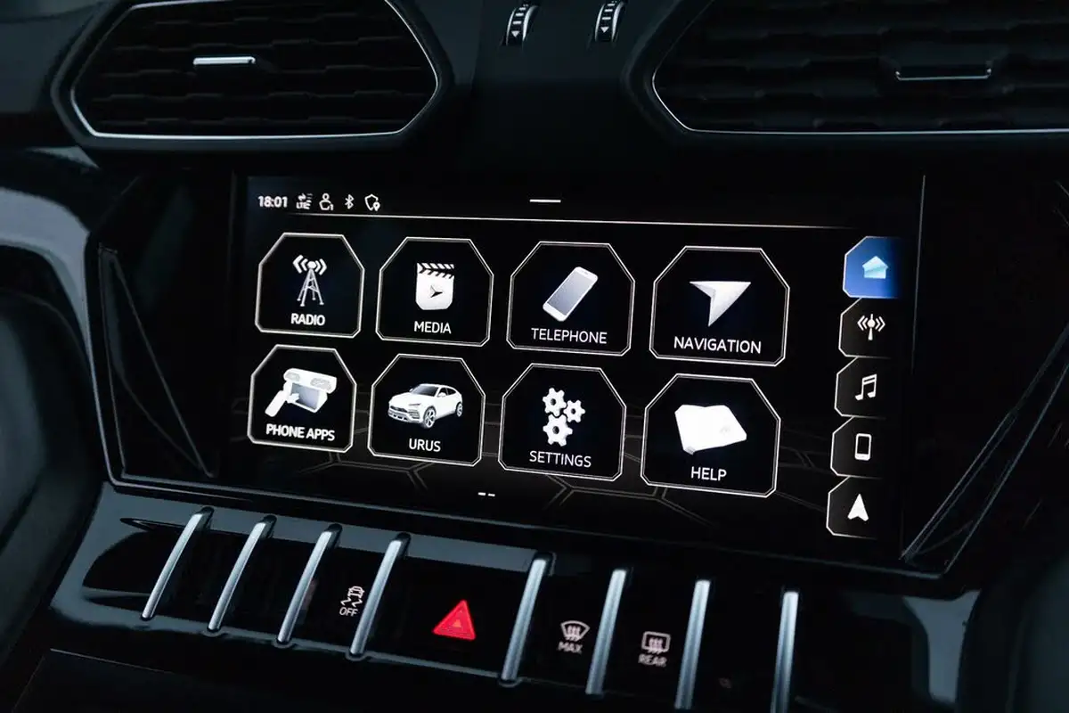 2021-lamborghini-urus-40-no-trim-big-32