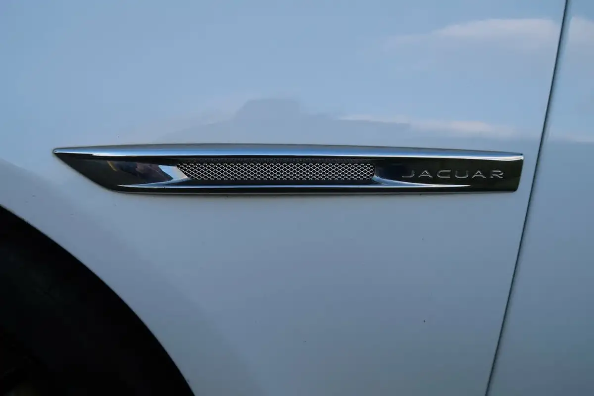 2015-jaguar-xj-series-30td-xj-portfolio-lwb-auto-big-77