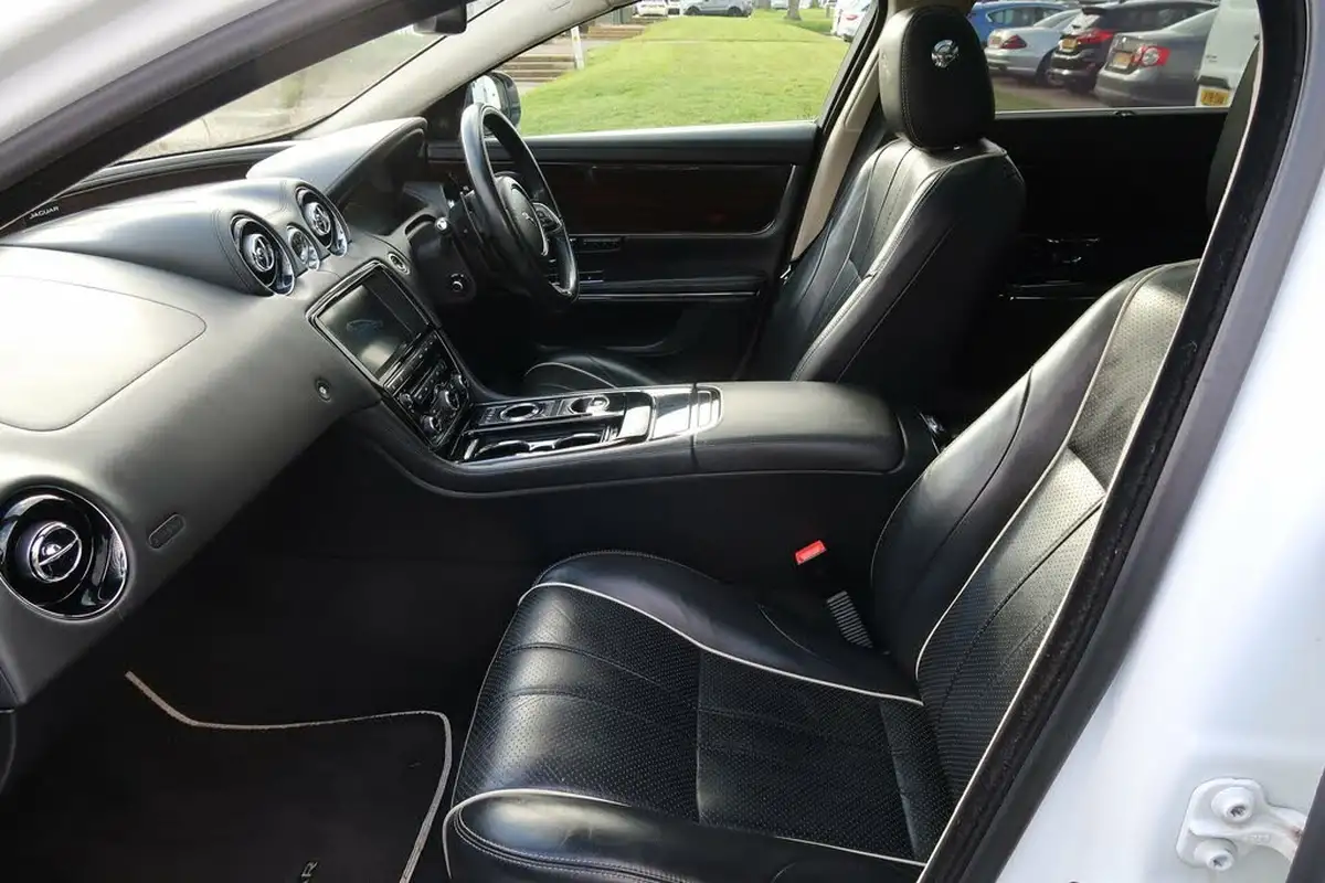2015-jaguar-xj-series-30td-xj-portfolio-lwb-auto-big-29