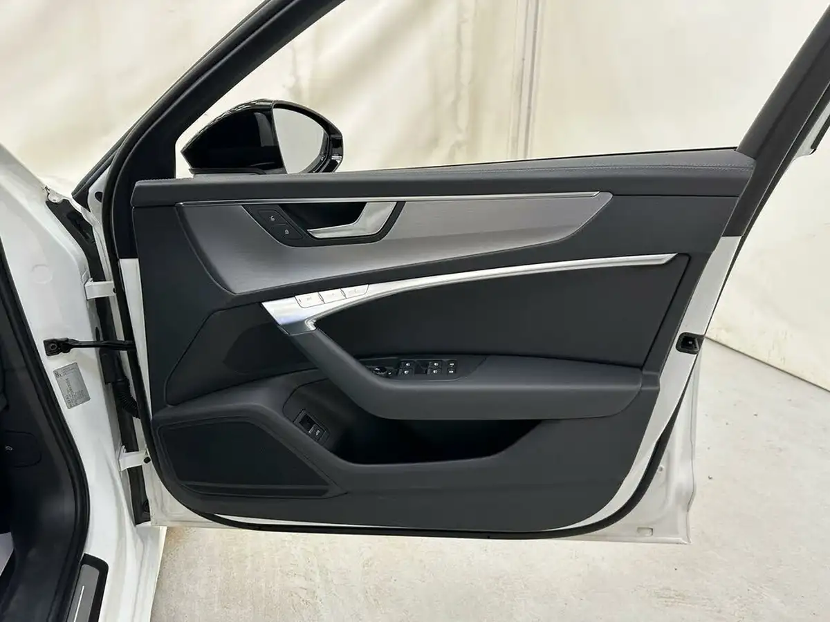 2021-audi-a6-avant-20-40-tfsi-black-edition-big-33