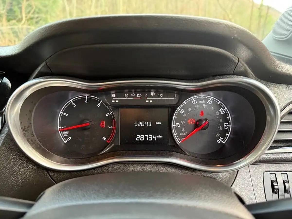 2015-vauxhall-viva-10i-sl-big-11