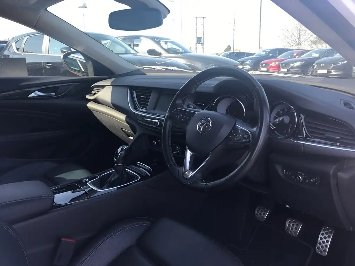 2018-vauxhall-insignia-grand-sport-15-turbo-sri-big-2