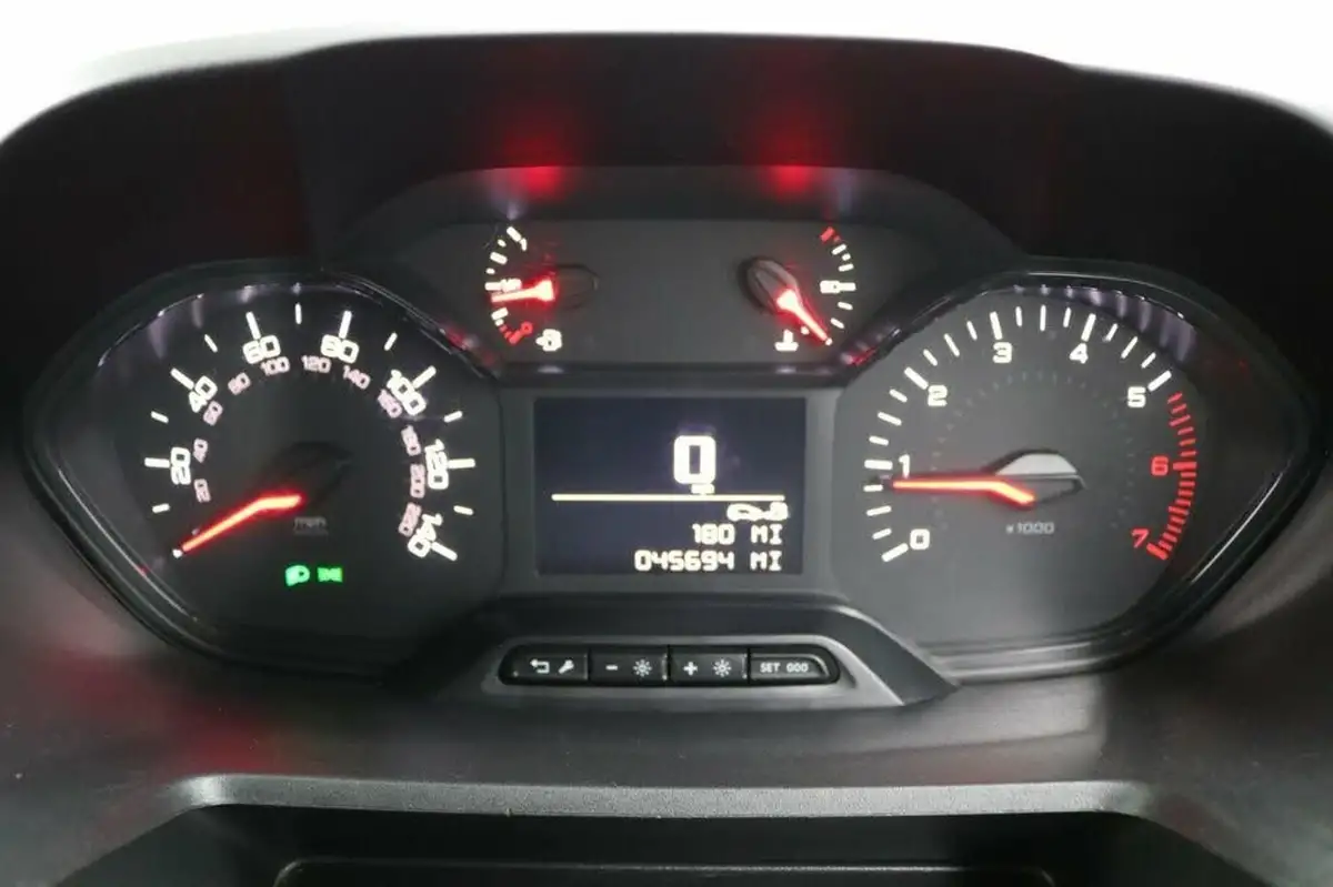 2019-peugeot-partner-15-bluehdi-1000-professional-100ps-eu6dt-panel-big-30