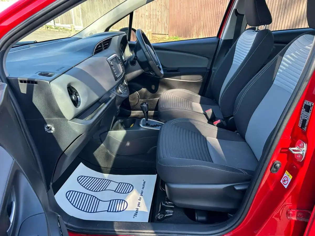 2018-toyota-yaris-15-vvt-i-icon-tech-hybrid-big-9