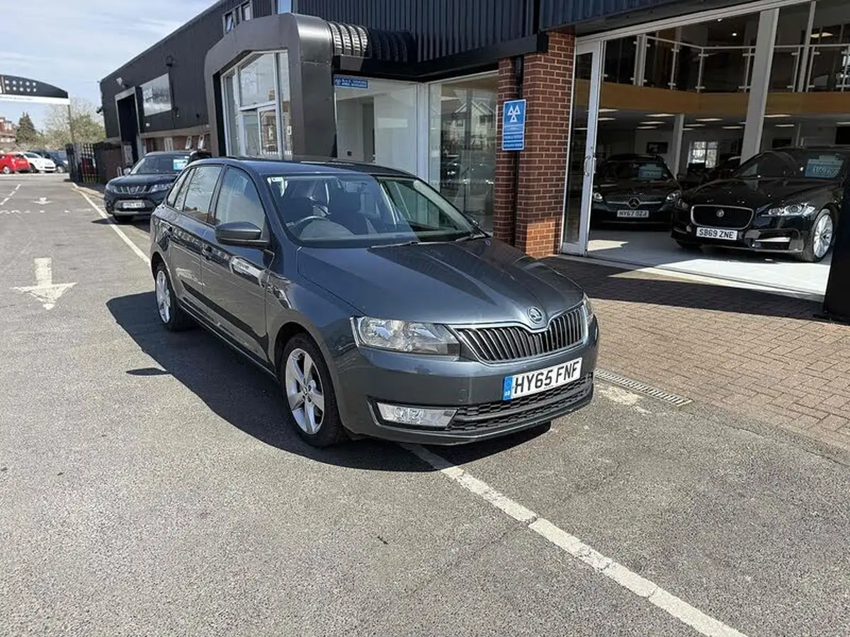 2015-skoda-rapid-spaceback-16tdi-se-tech-105ps-1598cc-big-0