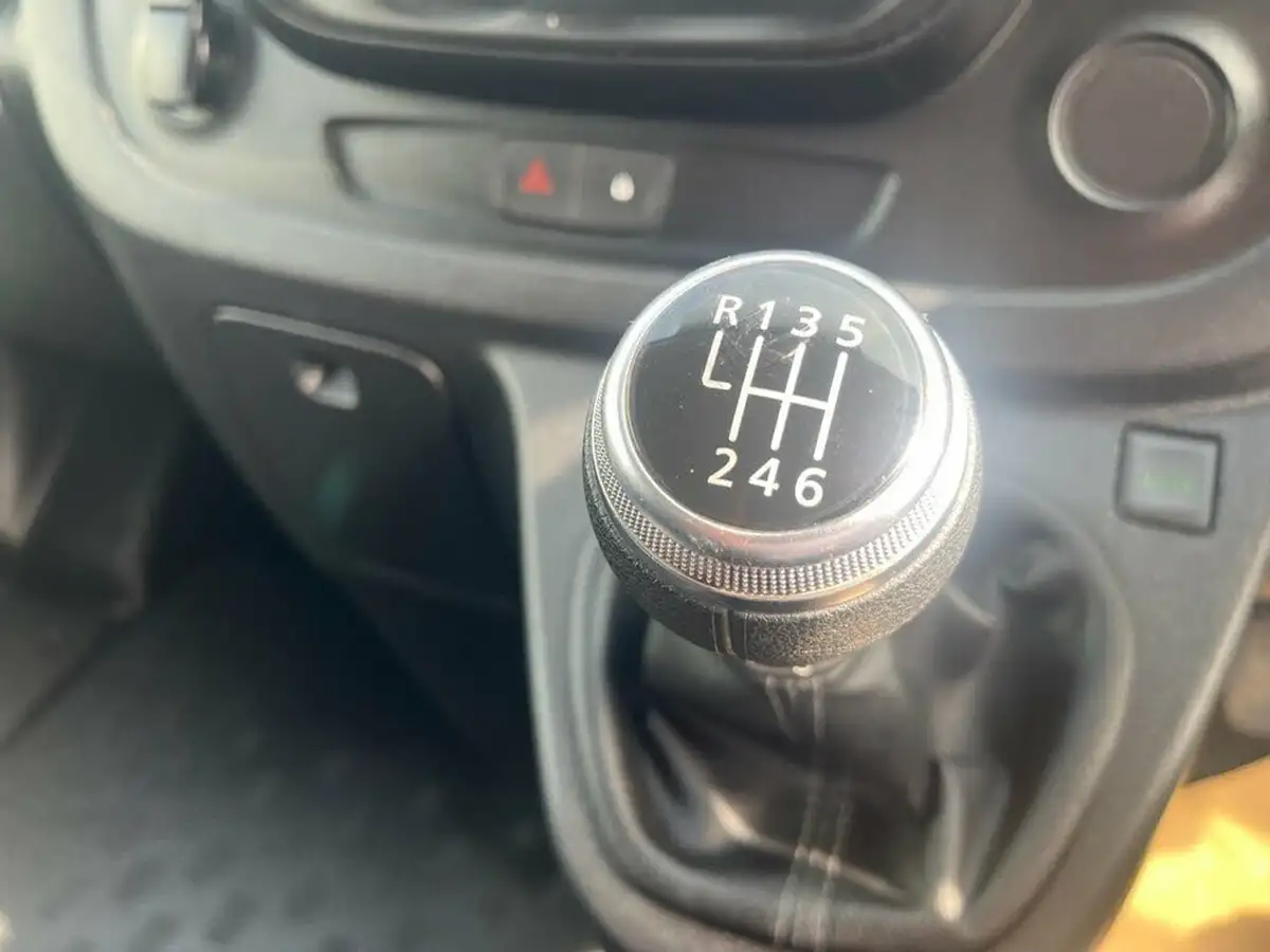 2021-renault-trafic-20dci-sl30-energy-145-business-panel-big-31