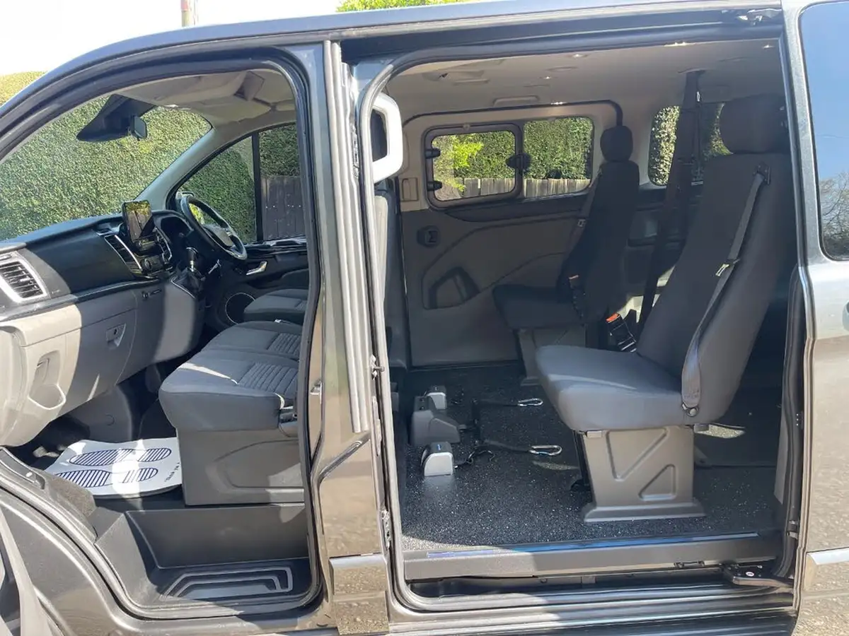 2018-ford-tourneo-custom-20tdci-310-l1-titanium-130ps-big-8