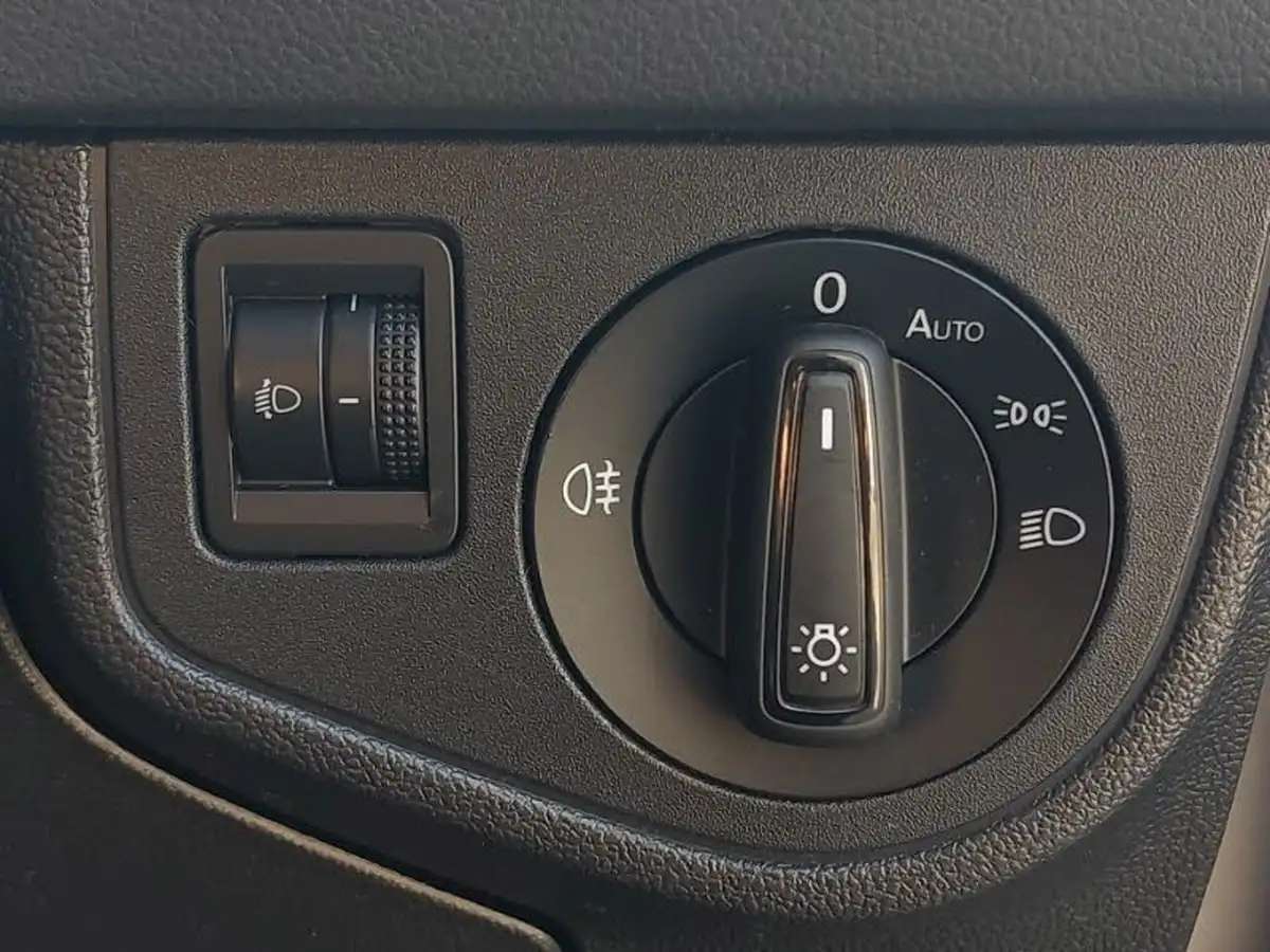 2019-volkswagen-polo-10-tsi-se-ss-big-15