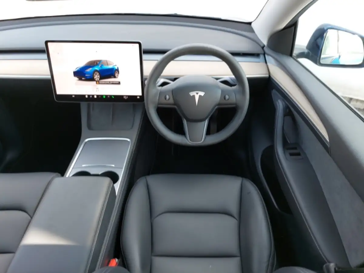 2022-tesla-model-y-e-rwd-big-10