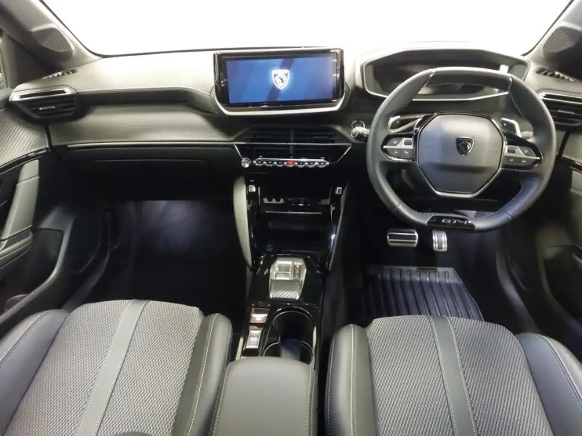 2024-peugeot-208-12-puretech-gt-100ps-hybrid-e-dsc6-big-2