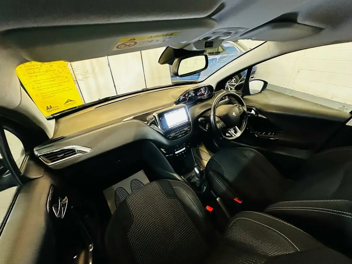 2019-peugeot-208-12-puretech-tech-edition-82bhp-big-29