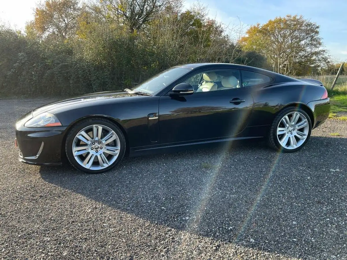 2009-jaguar-xkr-50-coupe-big-9
