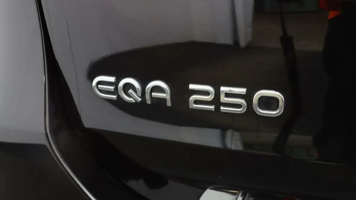 2022-mercedes-benz-eqa-e-eqa-250-amg-line-big-19
