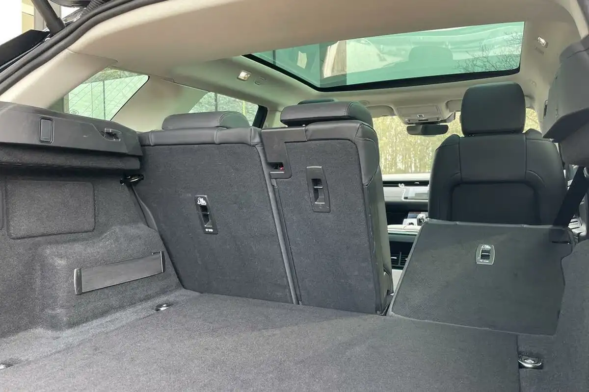2023-land-rover-range-rover-evoque-15-p300e-r-dynamic-hse-big-24