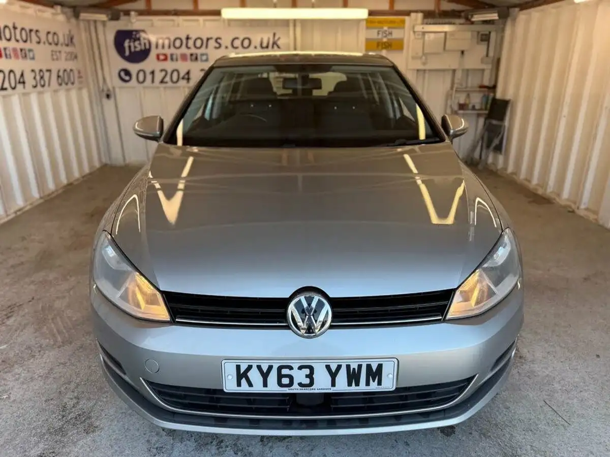 2013-volkswagen-golf-20tdi-se-ss-hatchback-5d-big-7