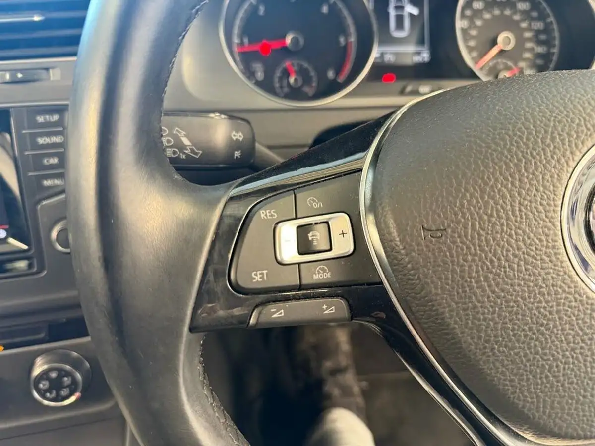 2013-volkswagen-golf-20tdi-se-ss-hatchback-5d-big-30