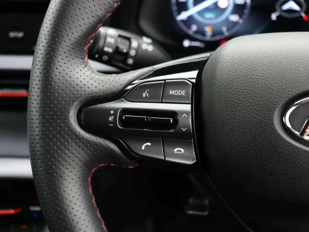 2024-hyundai-i20-10-t-gdi-n-line-dct-big-15