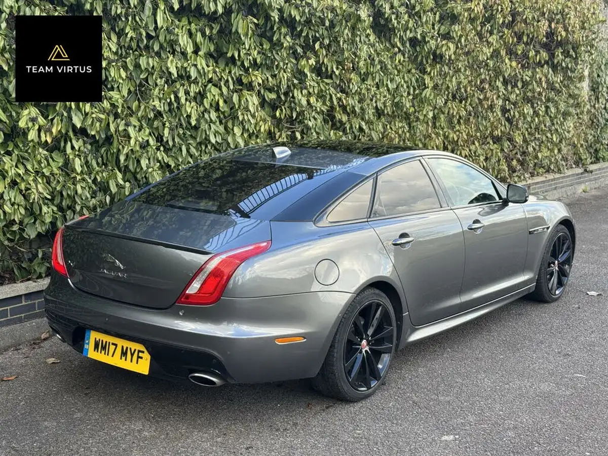 2017-jaguar-xj-series-30-xj-r-sport-big-19