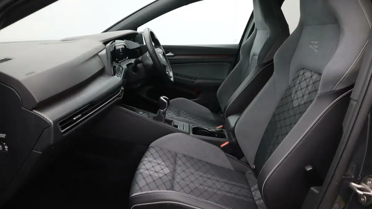 2022-volkswagen-golf-15-tsi-r-line-150ps-hatchback-big-14