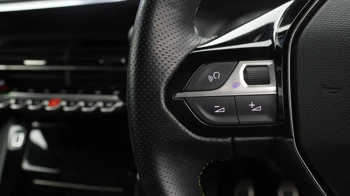 2020-peugeot-2008-suv-15-bluehdi-gt-line-big-21