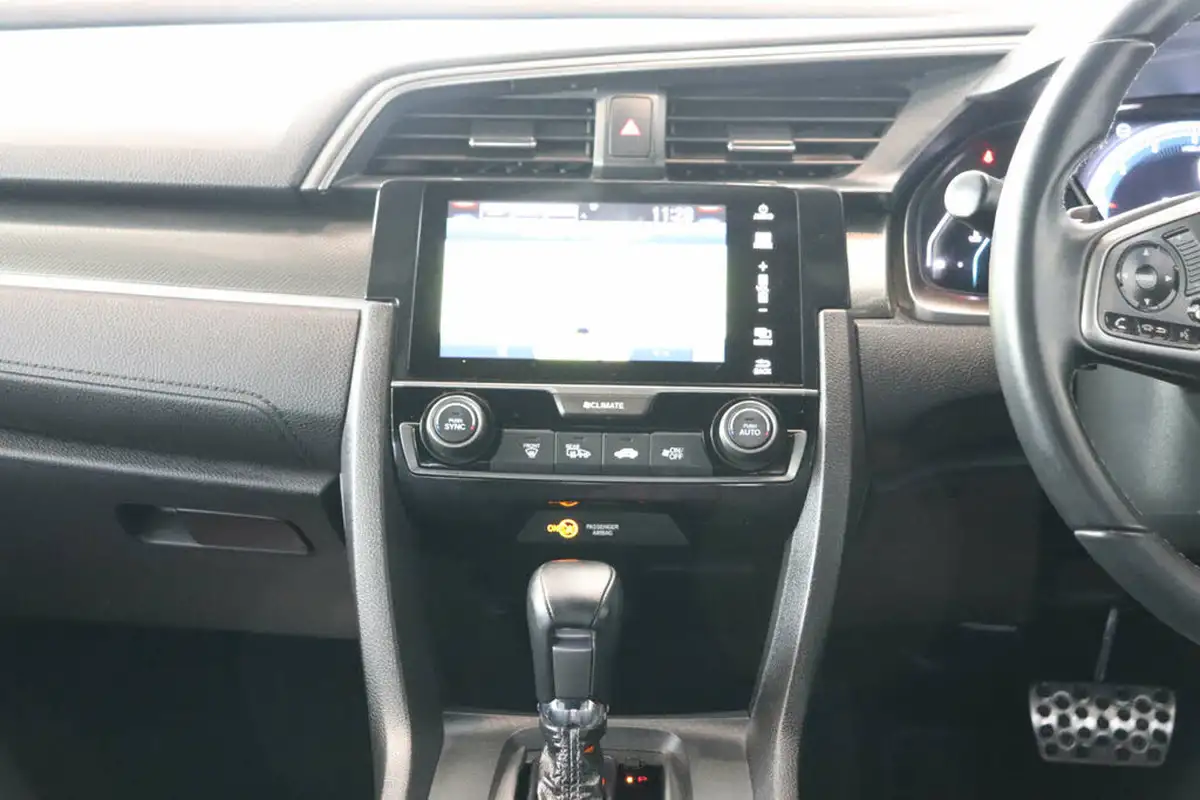 2017-honda-civic-10-vtec-turbo-sr-cvt-big-13