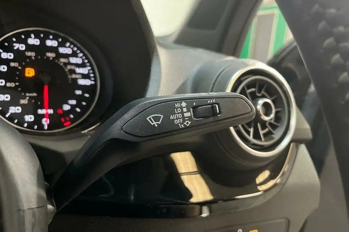 2019-audi-q2-10-30-tfsi-black-edition-big-14