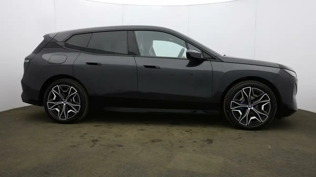 2022-bmw-ix-e-xdrive-50-m-sport-big-44