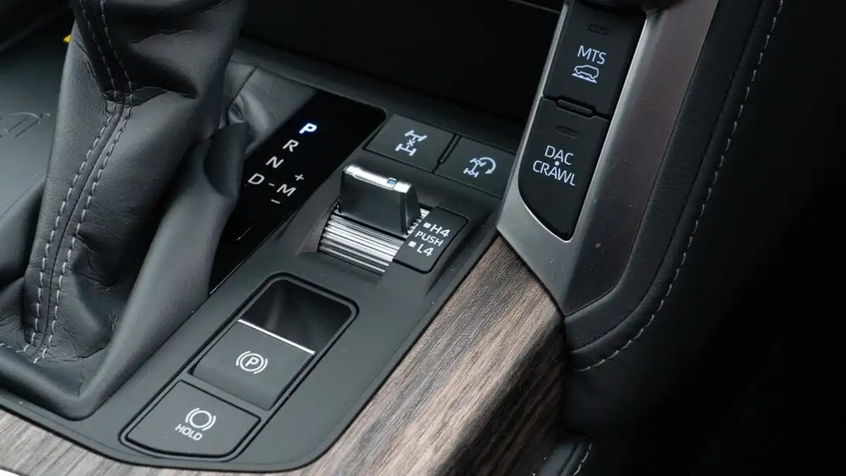 2024-toyota-land-cruiser-big-30