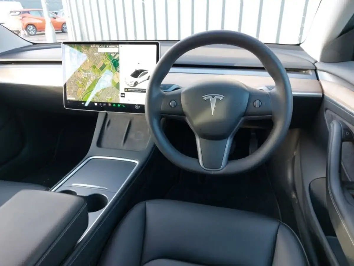 2021-tesla-model-3-e-long-range-awd-big-6