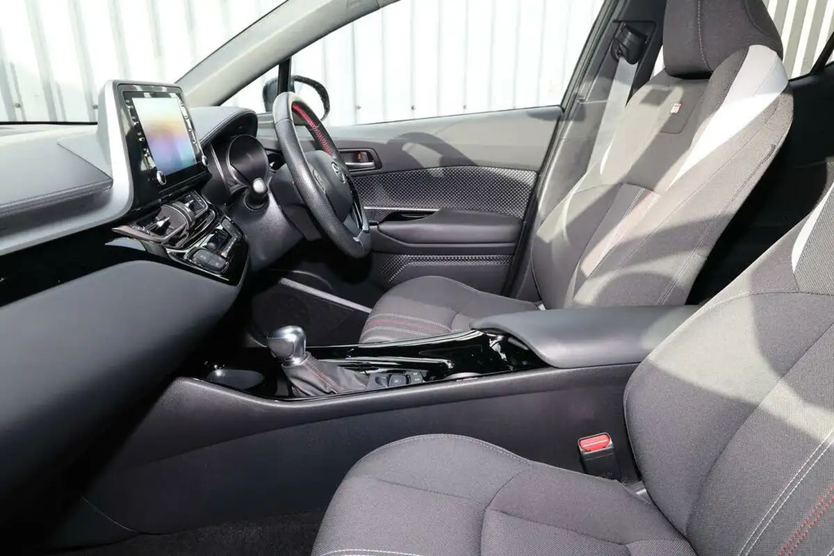 2021-toyota-c-hr-18-vvt-i-gr-sport-big-9